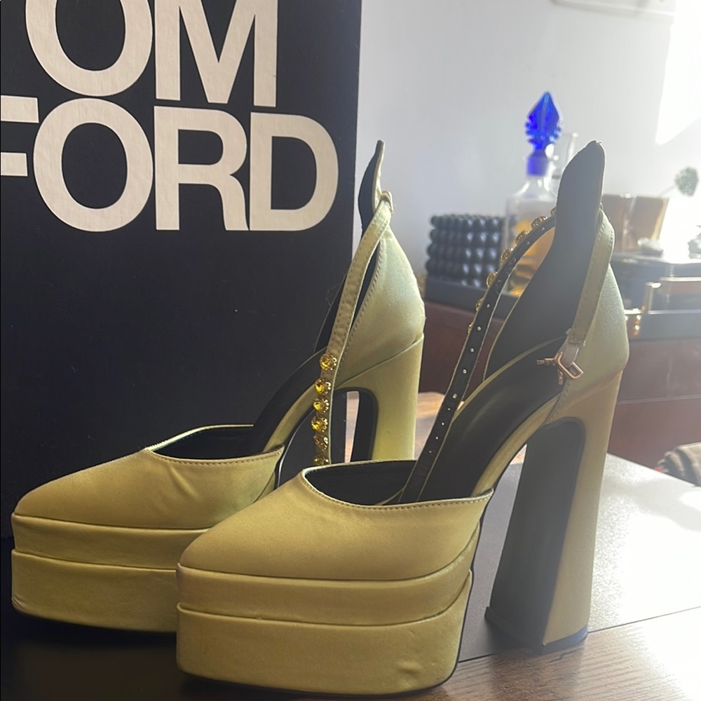 Chic Women's Platform Heels - Lime Green